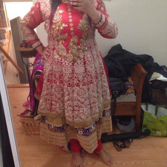 Net applique work suit - Picture 2 of 2